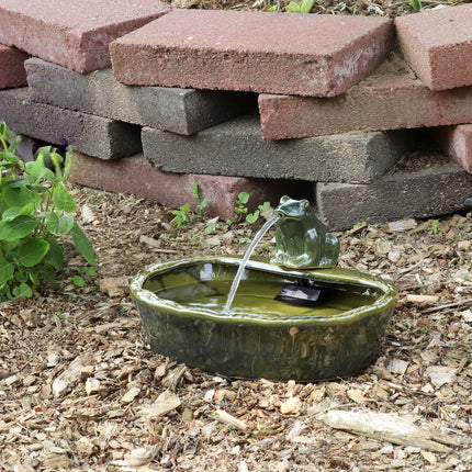 Sunnydaze Ceramic Solar Frog Outdoor Water Fountain, 7 Inch Tall, Includes Solar Pump and Panel