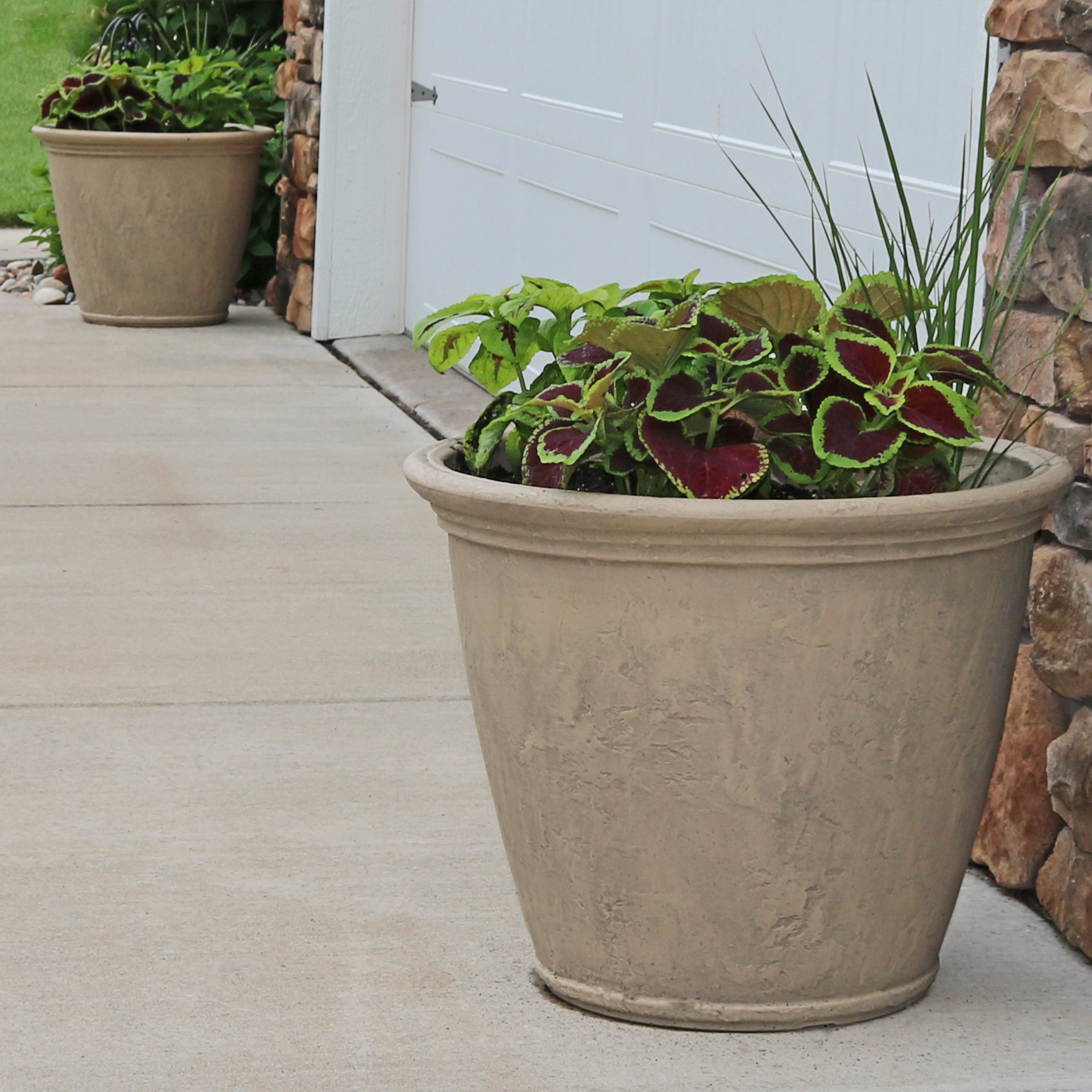 24 inch pot planter Sunnydaze Anjelica Indoor/Outdoor Planter Pot, Beige Finish, 24-Inch Diameter